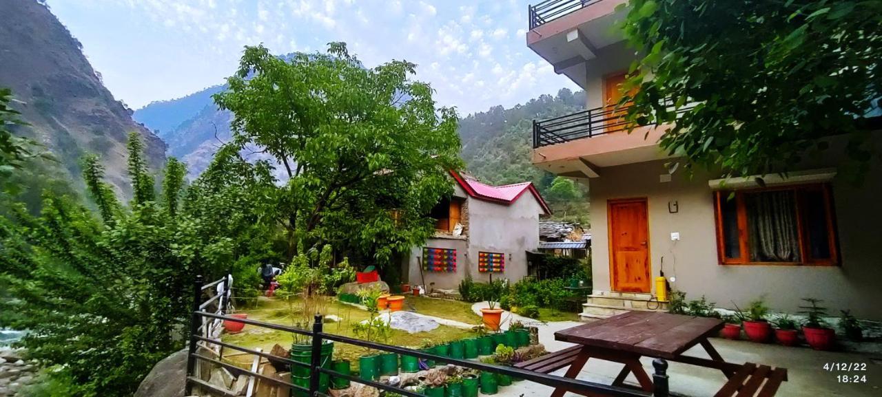 Tirthan Grand Riverside Banjar Exterior photo