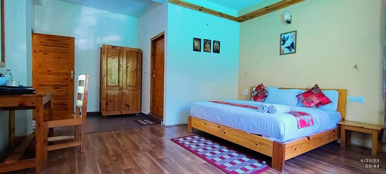 Tirthan Grand Riverside Banjar Exterior photo