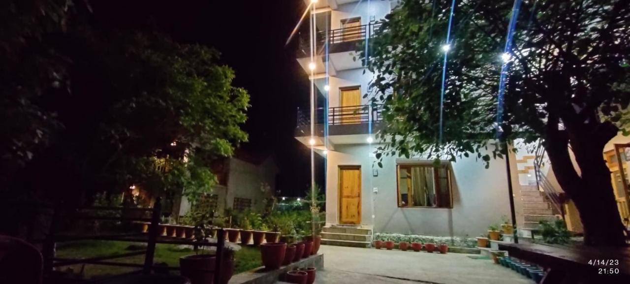 Tirthan Grand Riverside Banjar Exterior photo