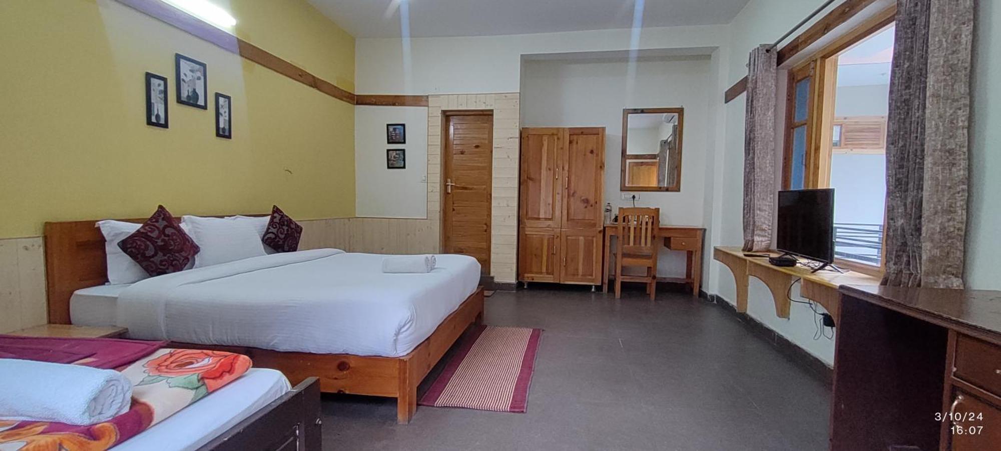 Tirthan Grand Riverside Banjar Exterior photo