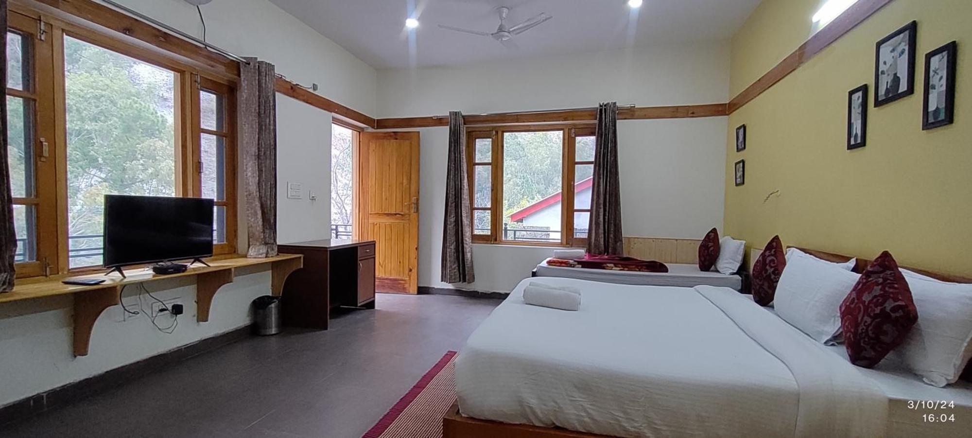 Tirthan Grand Riverside Banjar Exterior photo