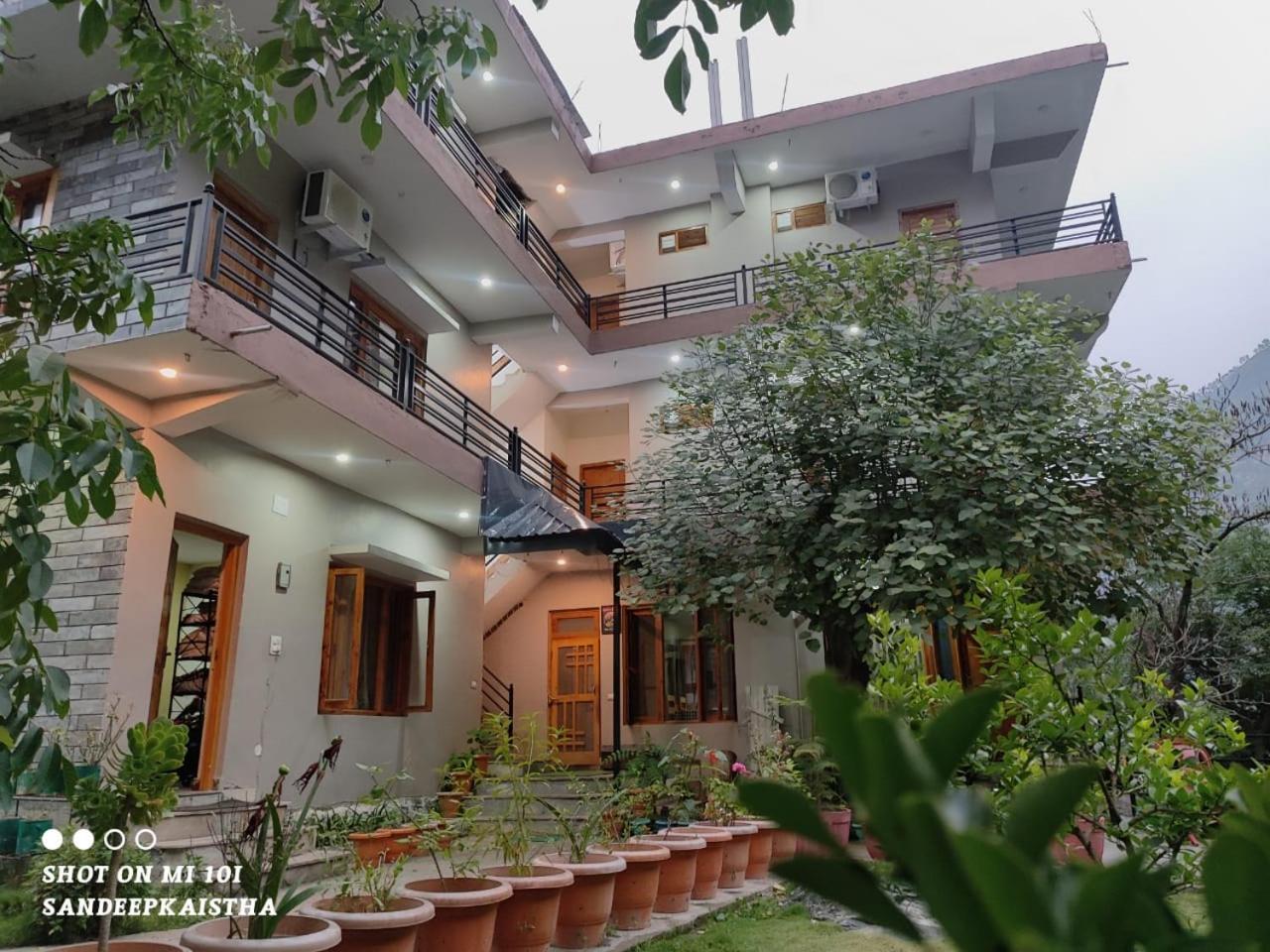 Tirthan Grand Riverside Banjar Exterior photo