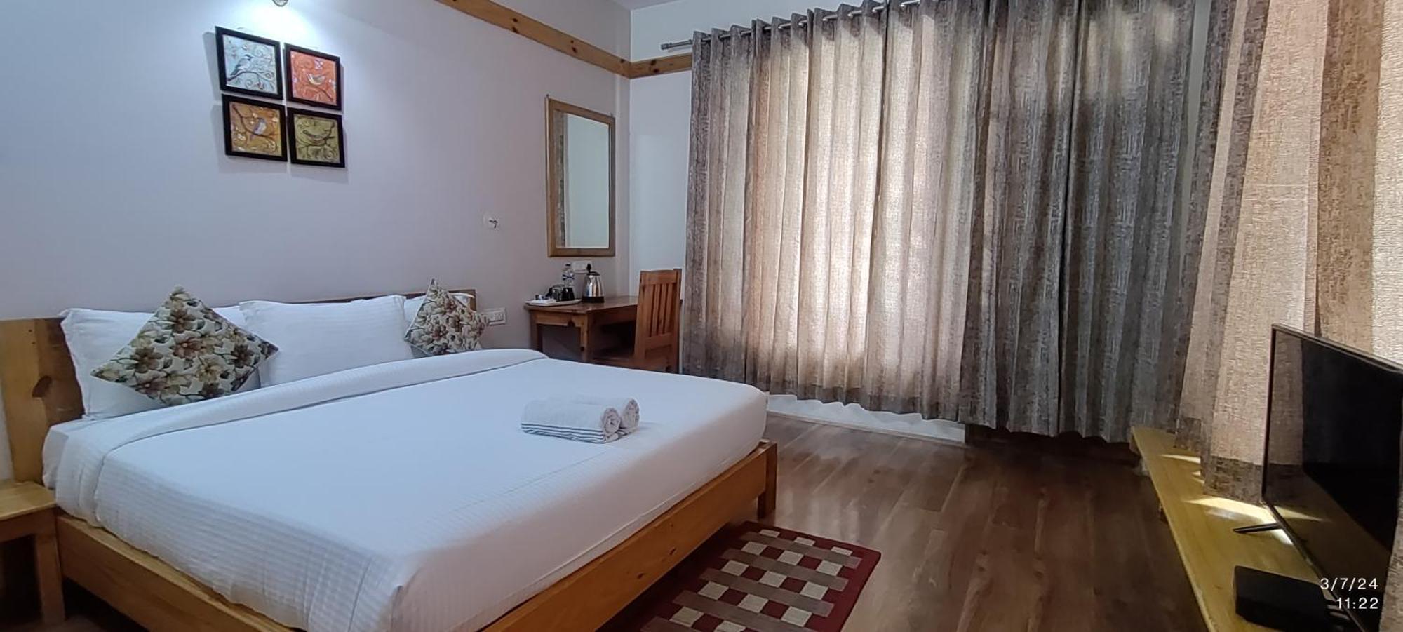 Tirthan Grand Riverside Banjar Exterior photo